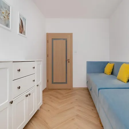 Family Sucha 39 With Balcony & Pet-friendly By Renters Apartamento *